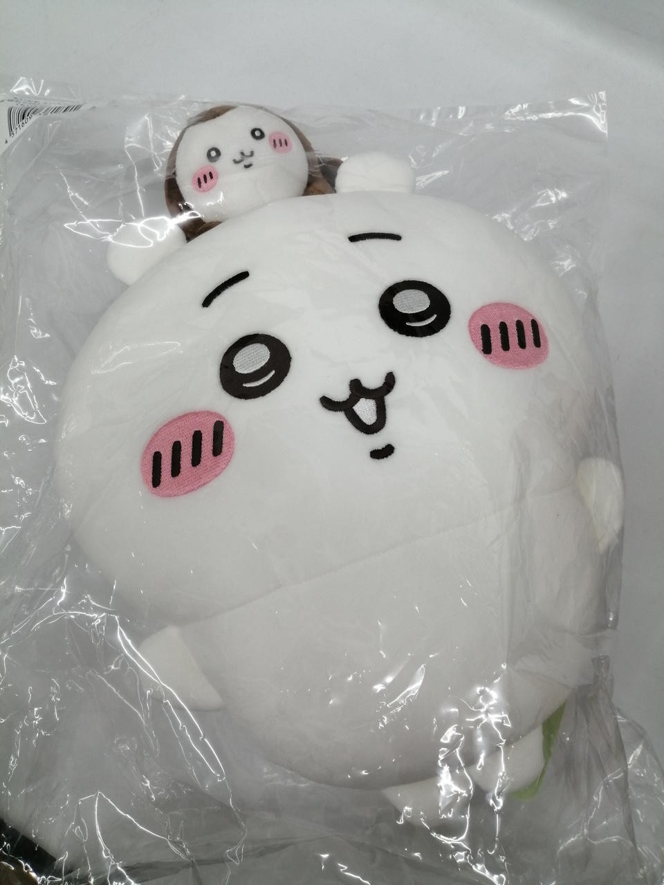 Gray Hoodie Service Co., Ltd. Magnetic Plush - Chiikawa And Beetles - Chiikawa