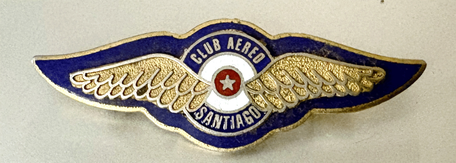 Rare CLUB AERO PILOT WINGS PIN, Santiago, Chili: Flight School & Club; Est. 1928