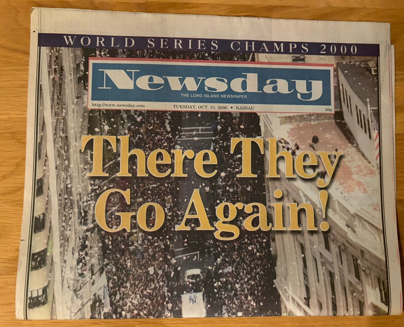 YANKEES WIN 3RD STRAIGHT WS.  Oct 31, 2000 LI Newsday Complete Newspaper