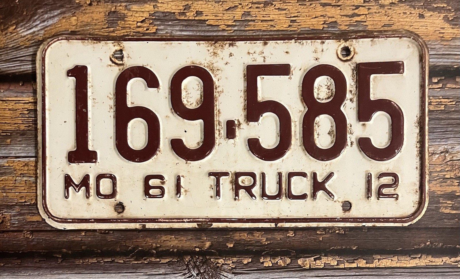 1961 Missouri TRUCK License Plate 169-585