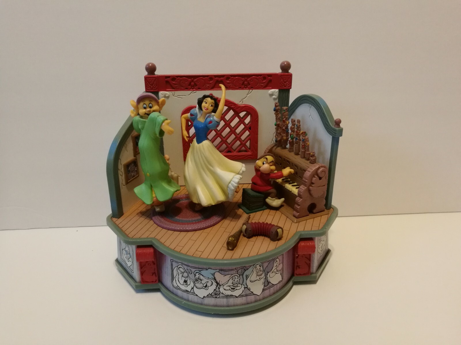 Vintage Rare 1994 Enesco Disney Snow White Dance A Merry Dance Music Box