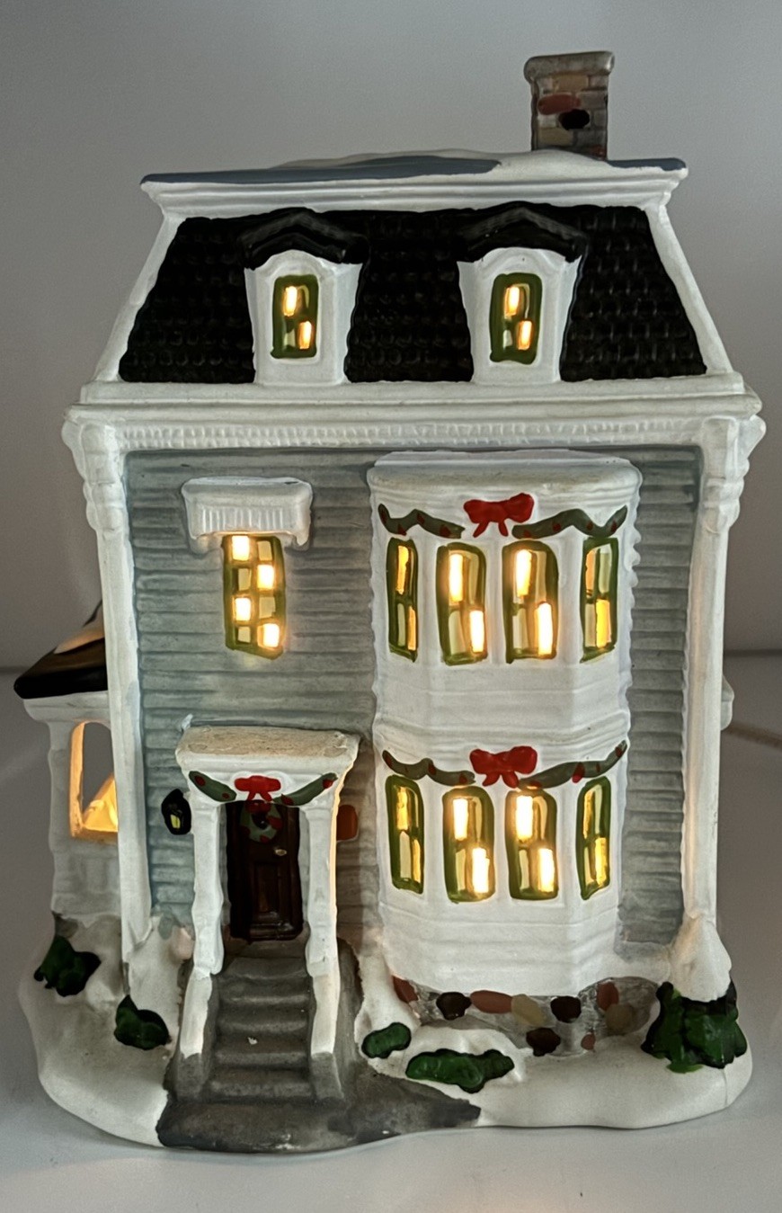 2007 Traditional Vintage Collection Victorian House With Original Box
