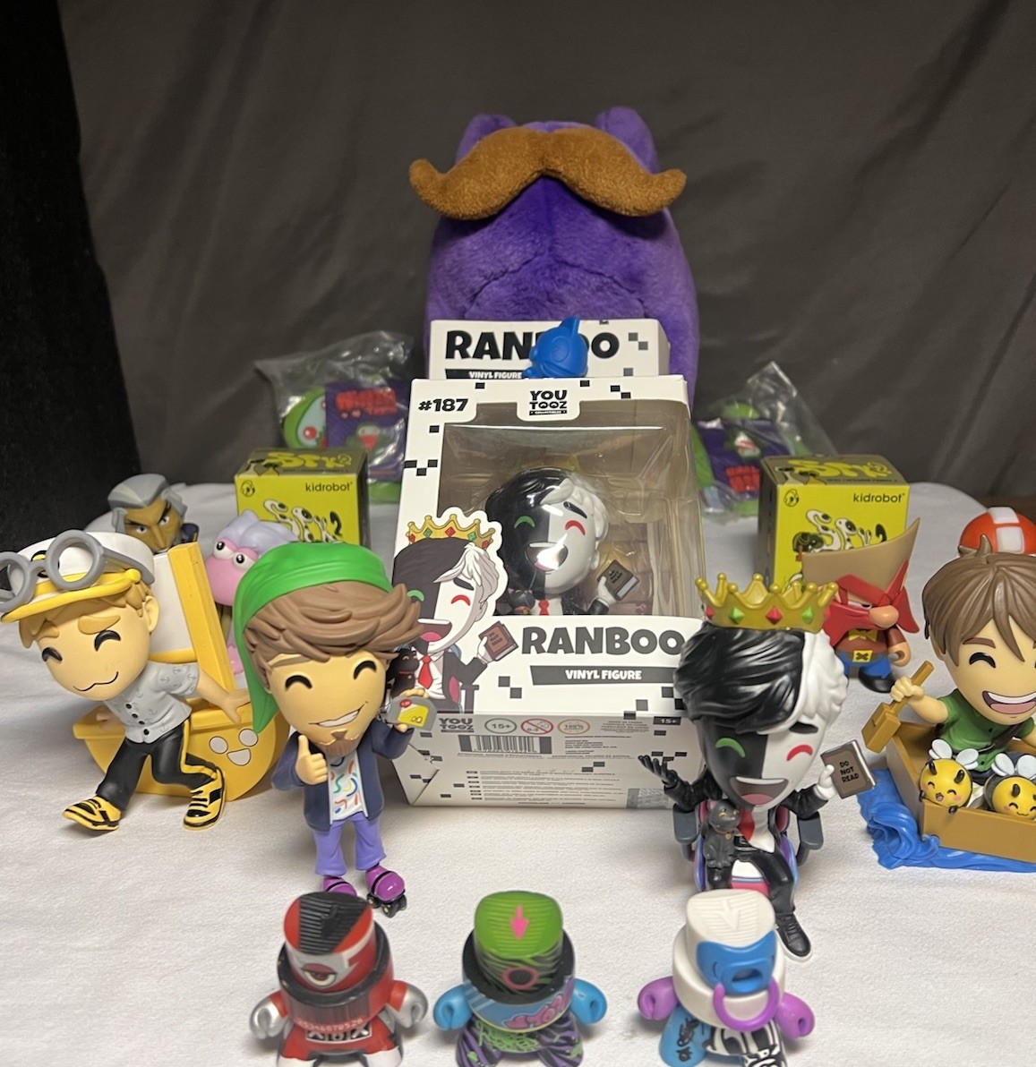 HUGE LOT Of 20 Youtooz Kid Robot Mixed Figure TOYS Fat Caps NIB + 100$ OBO