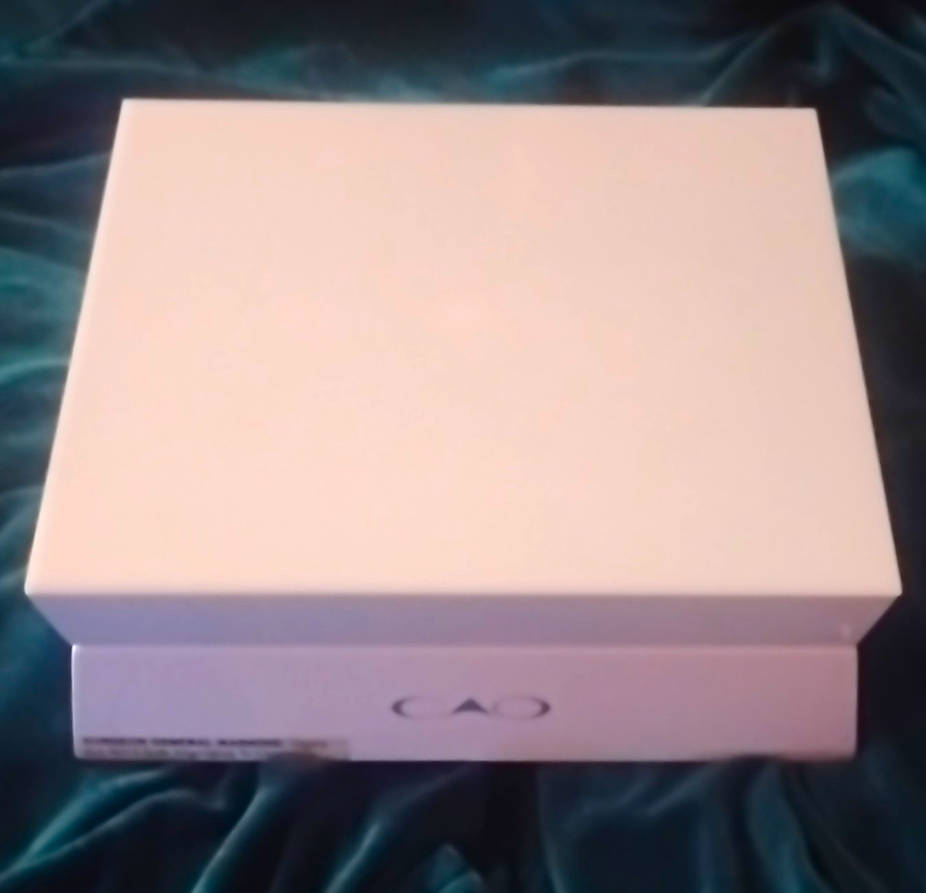 CAO Vision Light-Up Lighted Wooden Humidor Box, White