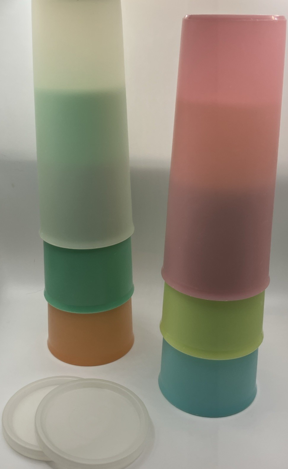 Vtg Tupperware 107 Pastel Tumblers 16 oz Set of 6 Stackable with 2 Lids