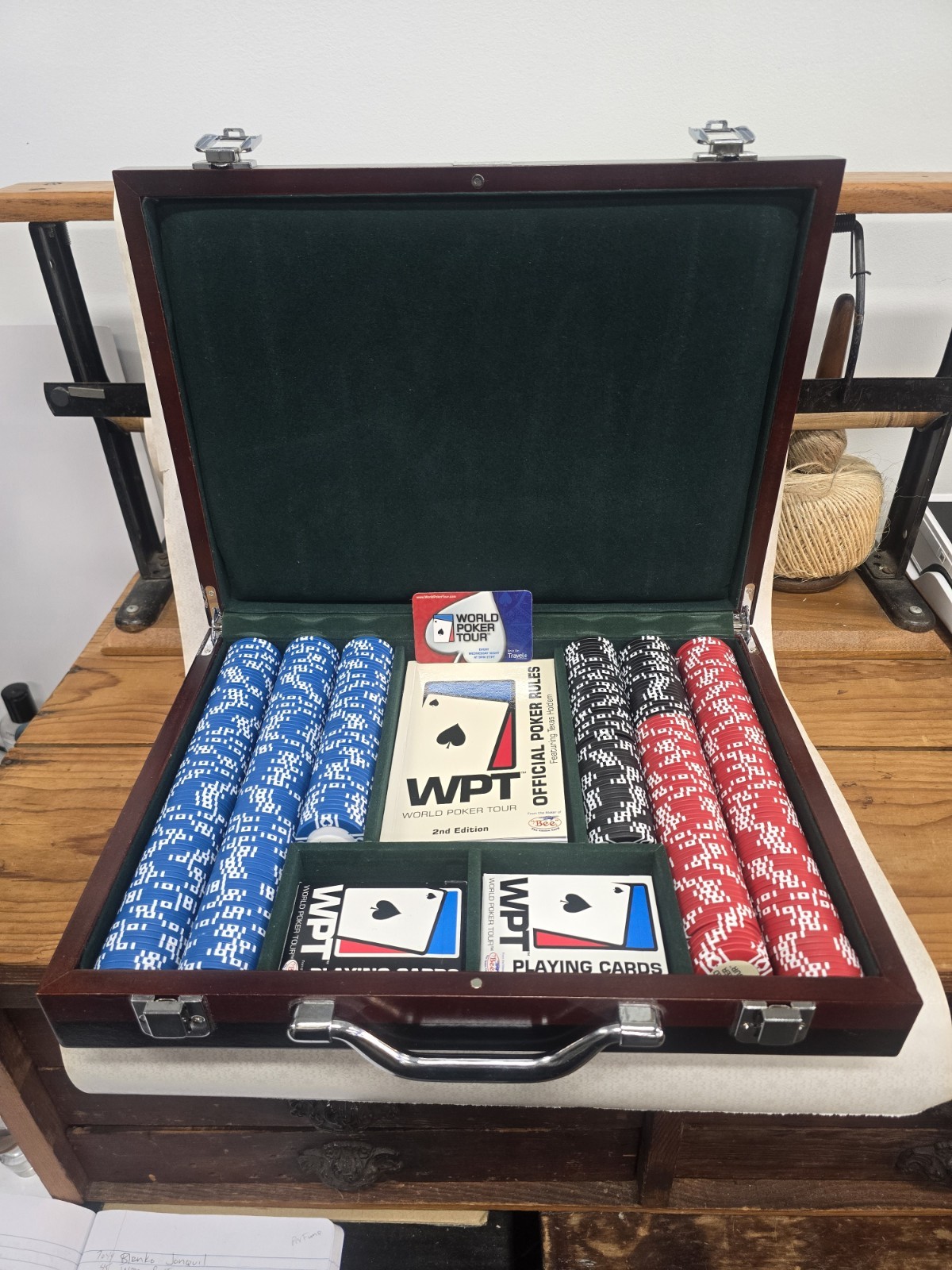 World Poker Tour Chip Set 400 pc Portable Wood Case High Quality Wpt 2nd Edition