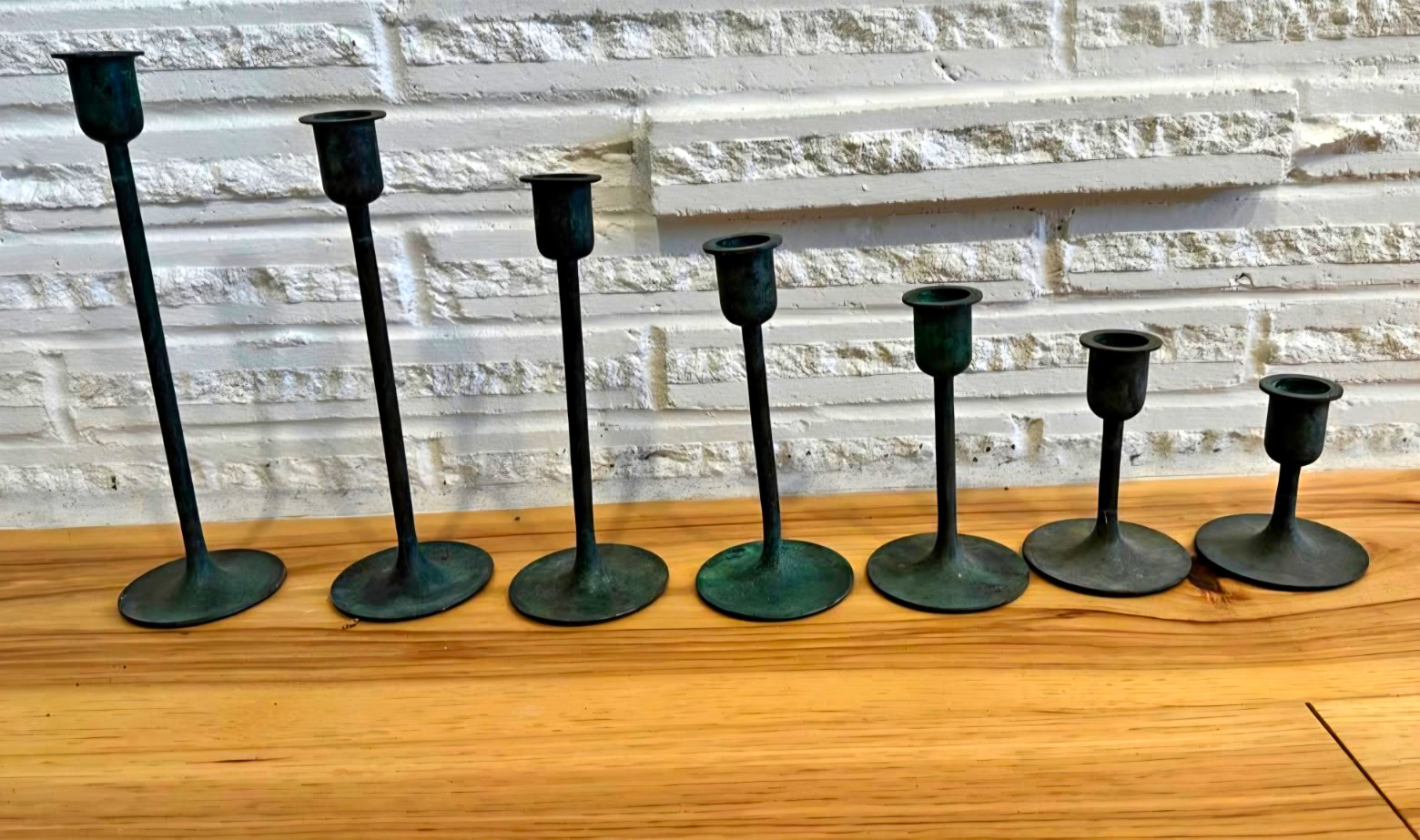This is a beautiful set of vintage Mid-Century Modern (MCM) graduated taper