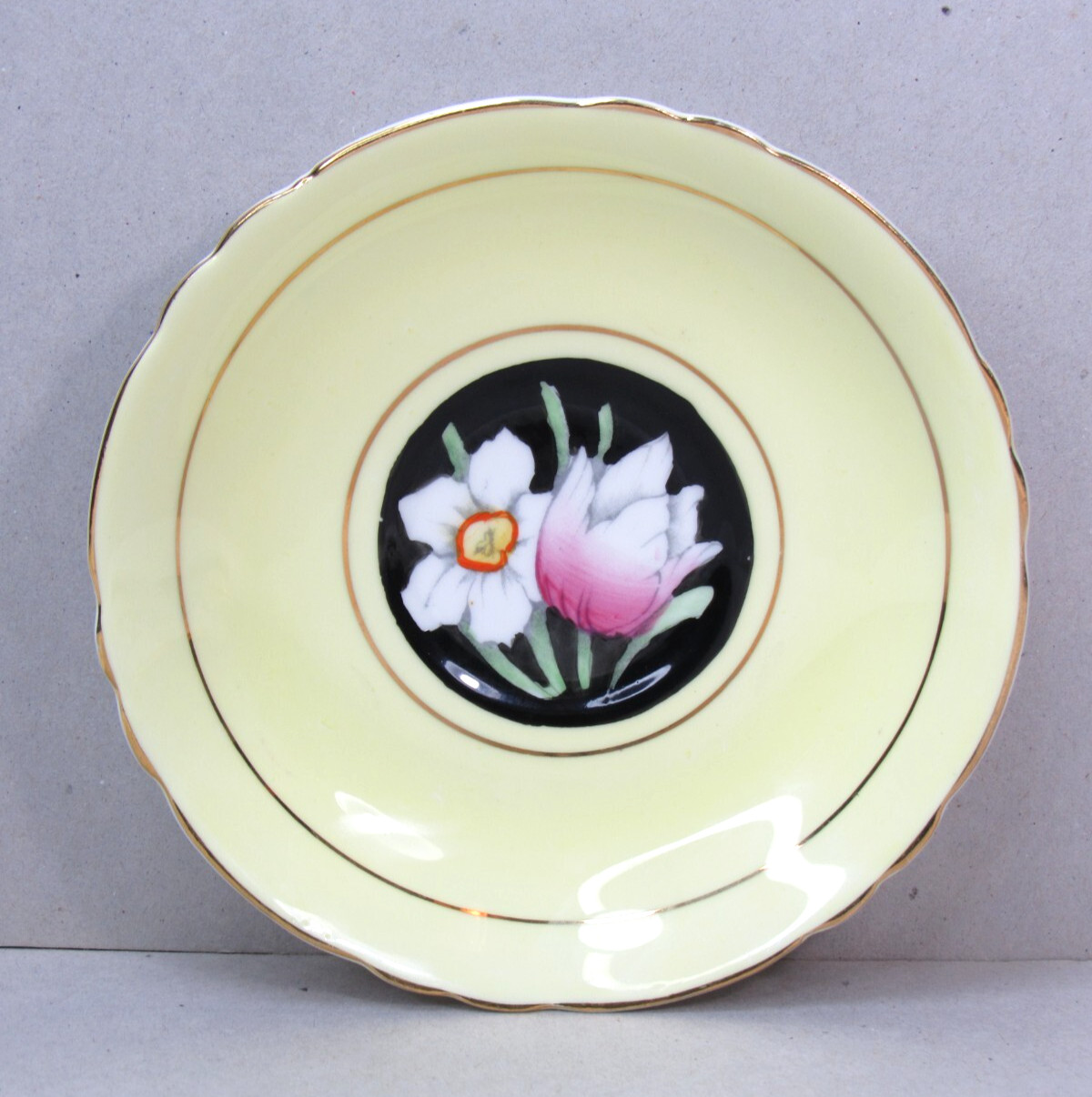 RARE Vtg Paragon Double Warrant Tulip Daffodil Flowers Yellow Teacup Saucer ONLY