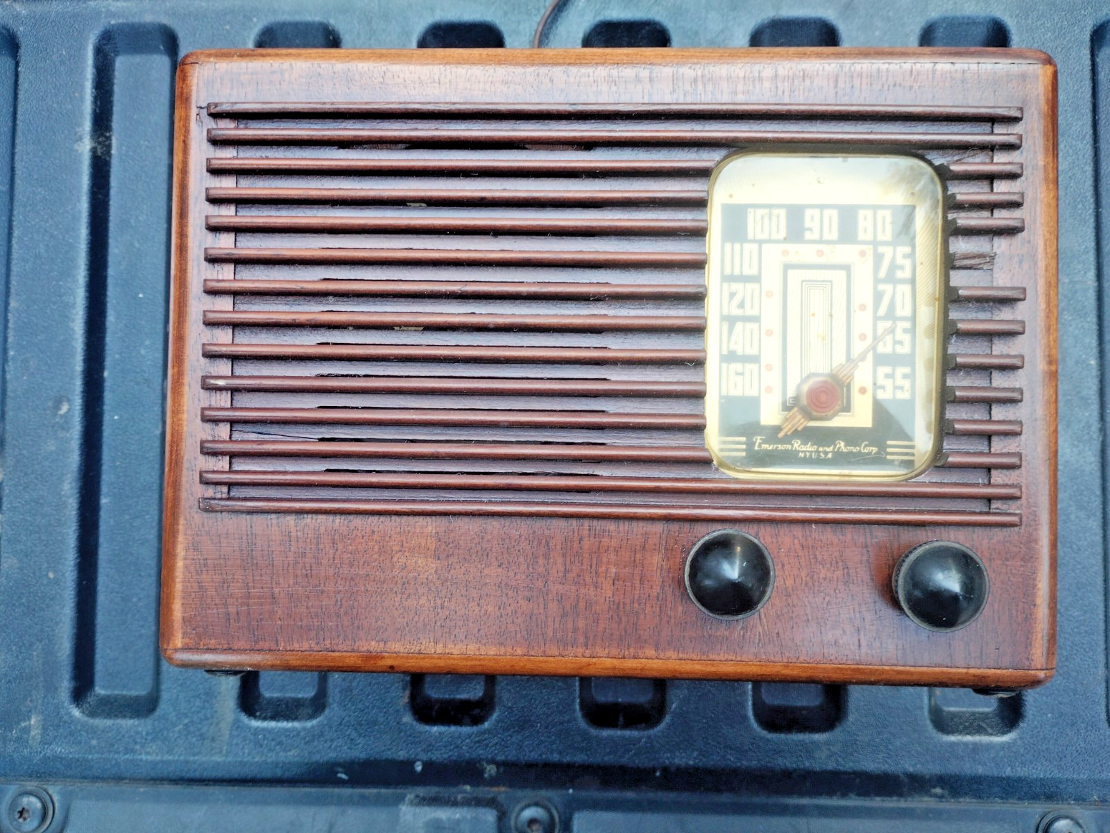 VINTAGE 1942 EMERSON MODEL - EC 425 VACUUM TUBE RADIO RESTORED