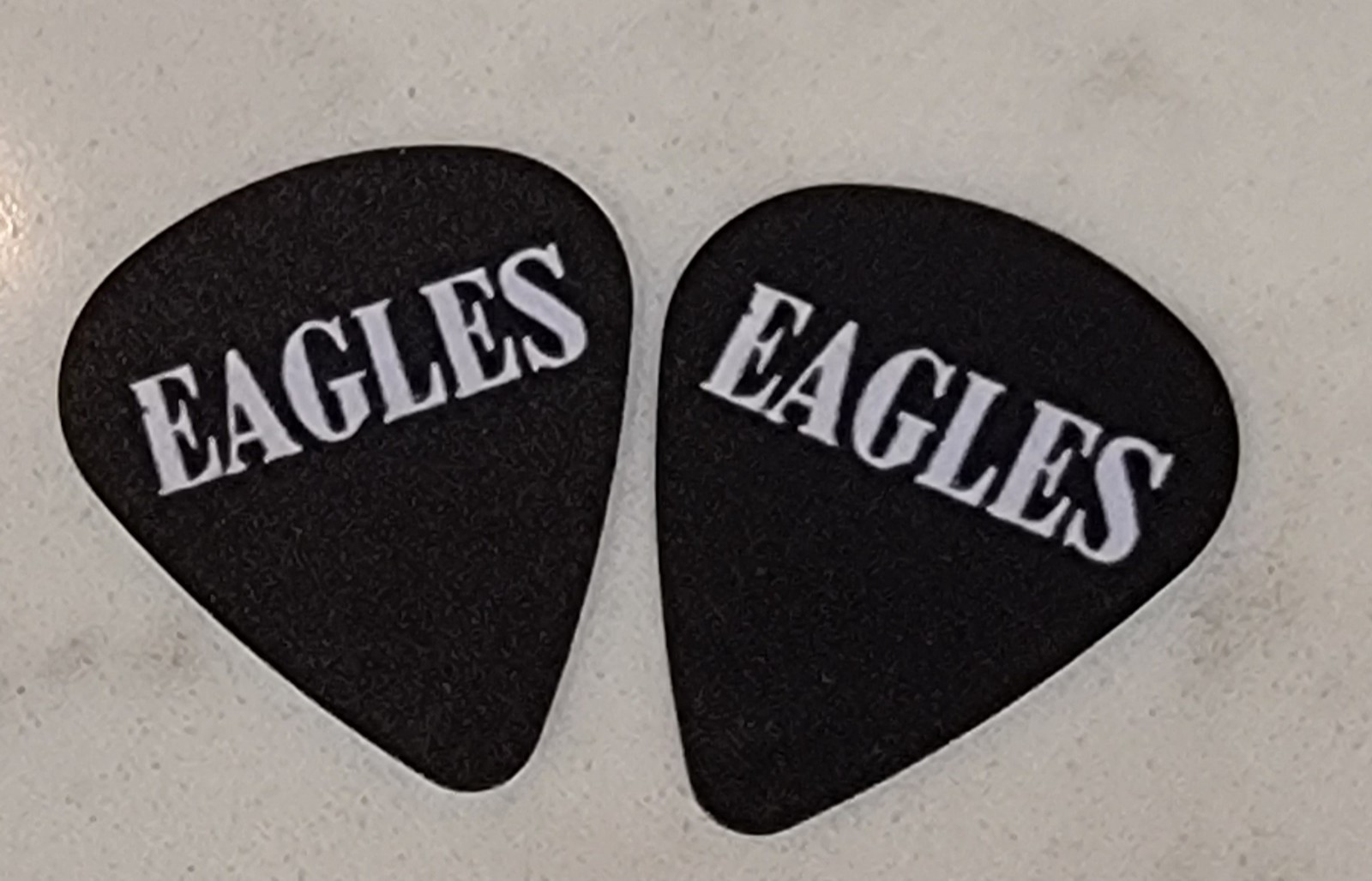 🎸2X Guitar Pick EAGLES Joe Walsh Glenn Frey Don Henley Felder Concert Replica🤘