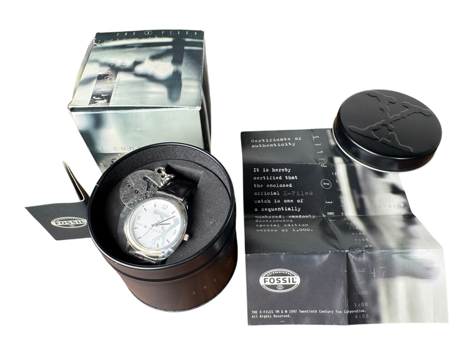 1997 Fossil X-Files Watch LE LI-1634 NIB (#0532/1000) Rare Tin Keychain Set NOS