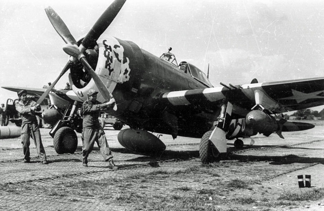 WW2 WWII Photo US Army Air P-47 Thunderbolt Fighter Bomber World War Two / 5408