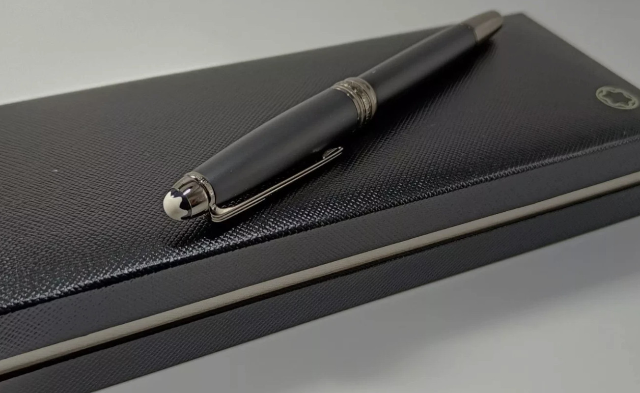 Montblanc Meisterstück 163P Rollerball Pen Black Platinum Trim NIB Gift Box
