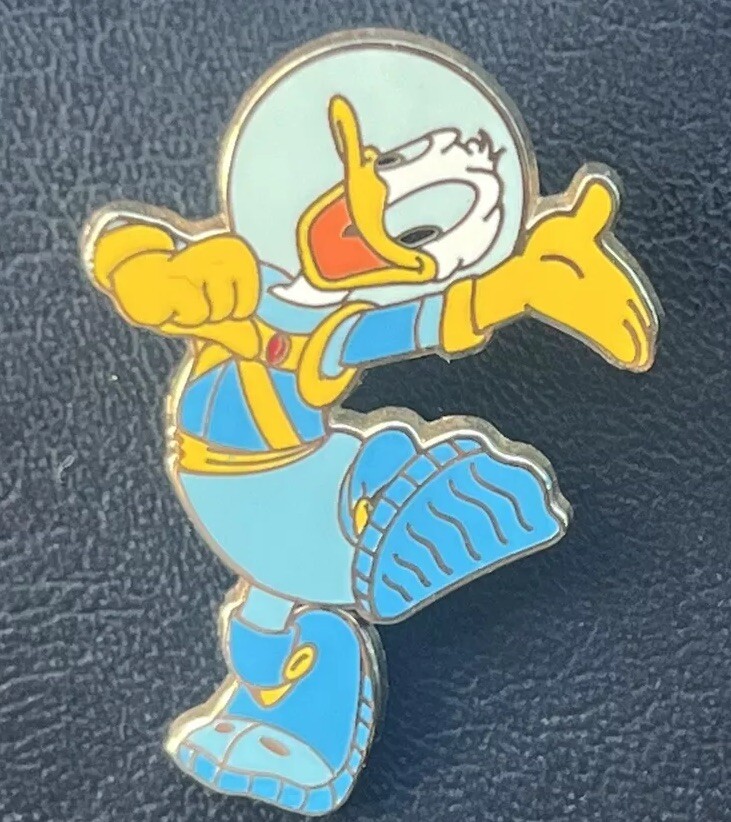 Disney DLR Donald Duck Astronaut Happiest Homecoming on Earth 50th Pin