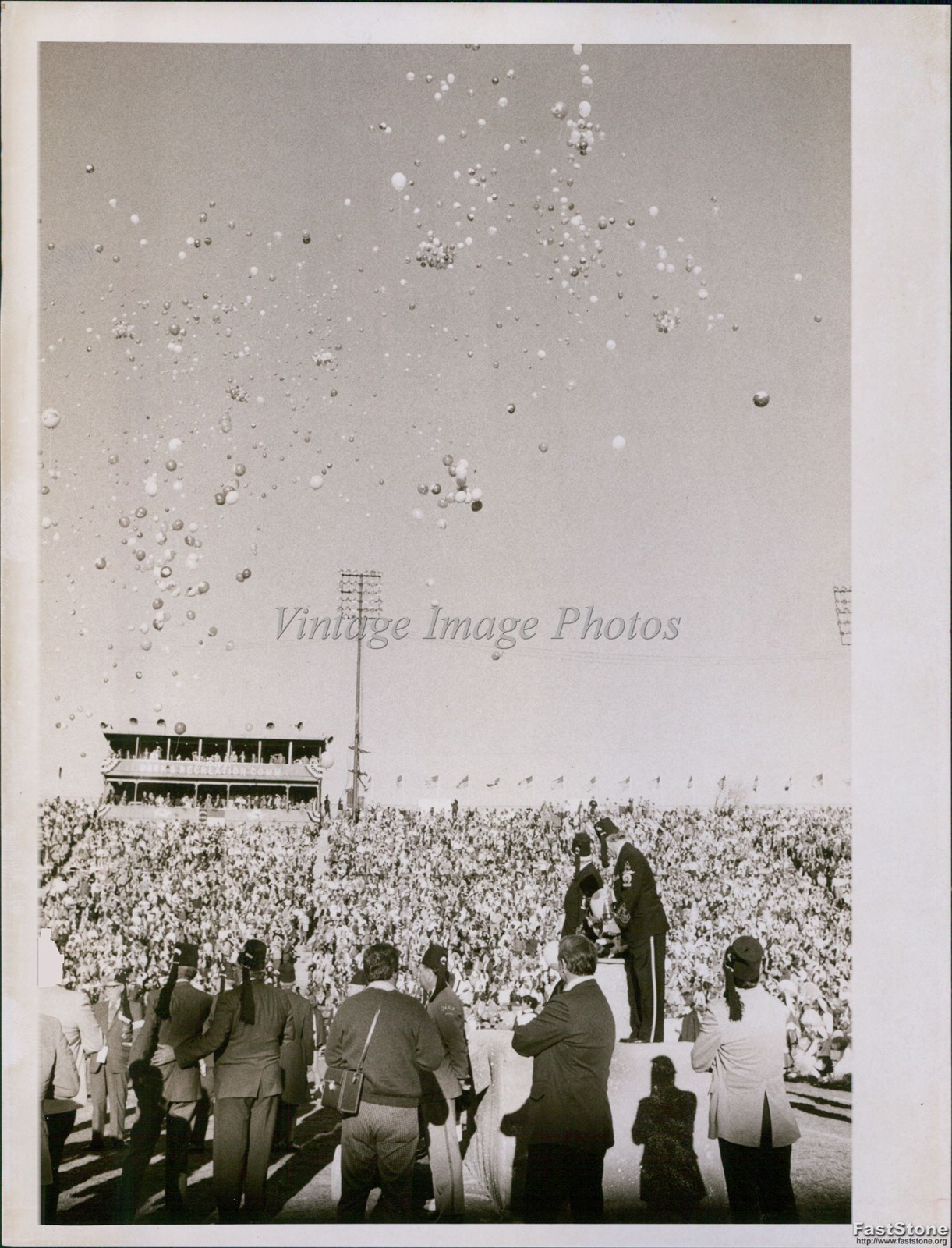 1972 Shriners Kick Off Balloon Release Shrine Bowl Halftime Vintage Photo 6x8