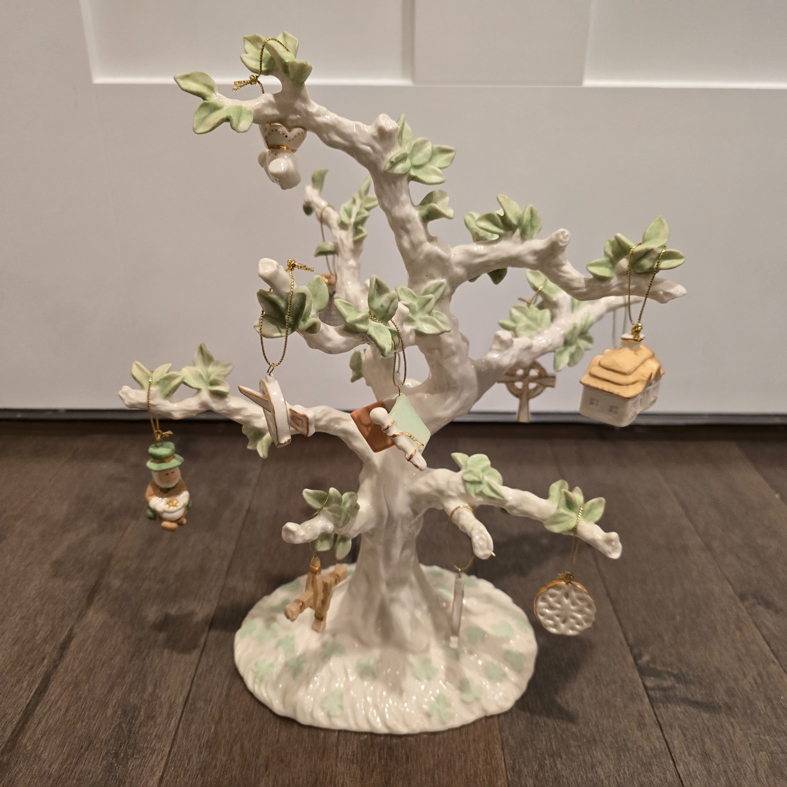 Lenox Luck Of The Irish Tree Fine Ivory China 2005 Ornament Display W/ Charms