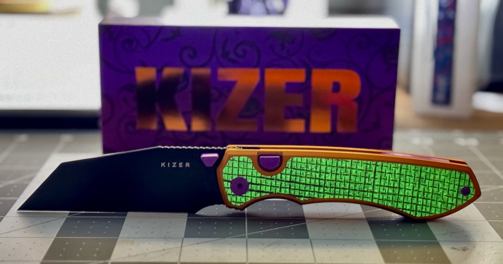 SOLD OUT -Kizer/White Mountain Knives Exclusive Halloween Wharning  Glow Micarta
