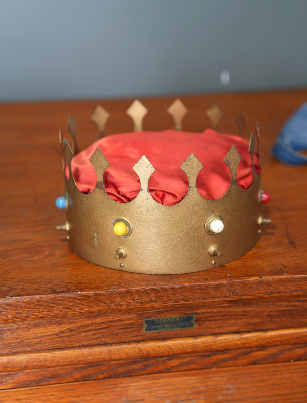 Vintage Odd Fellows Ceremonial Lighted Crown Hat Lodge Carnival Oddity Antique