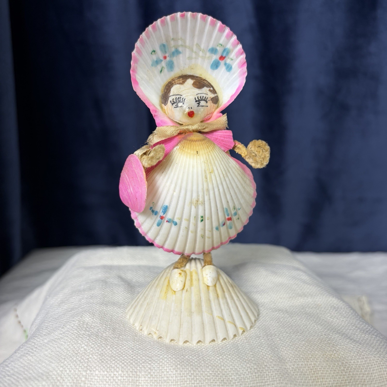 Vintage MCM Older Seashell Lady Figurine Handmade Beach Souvenir Bonnet Purse 4”