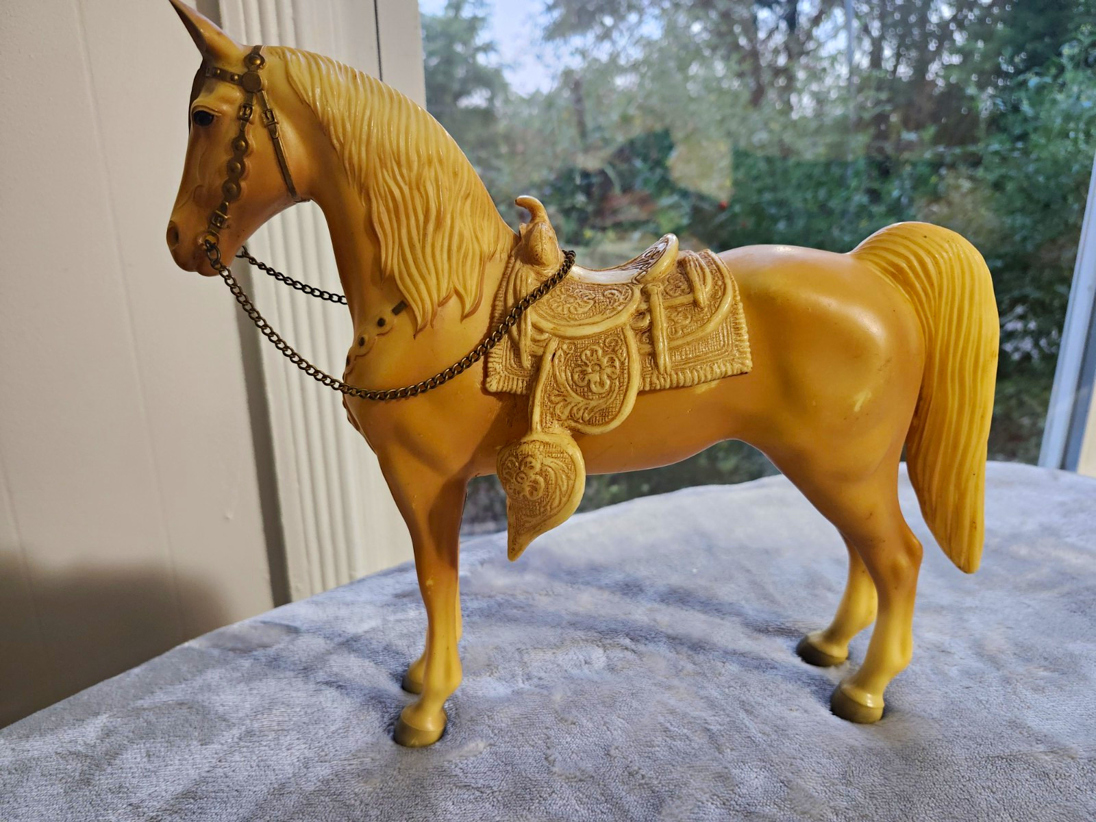Vintage Breyer #57  Western Horse Palomino  w/ Saddle & Chain Reins