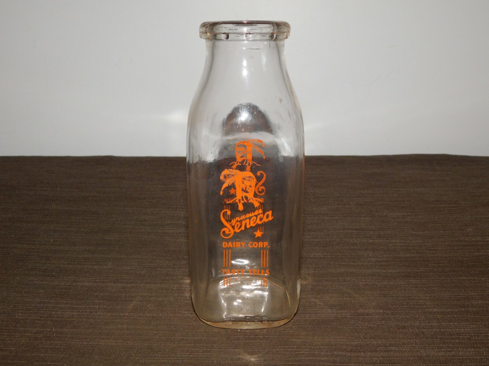 VINTAGE 1964 ONE PINT MILK BOTTLE SYRACUSE SENECA INDIAN DAIRY CORP