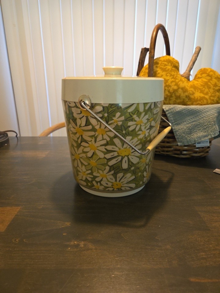 VINTAGE West Bend Thermo-Serv Daisy Ice Bucket w Lid 