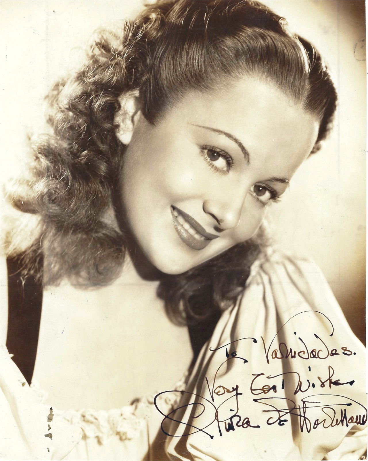 OSCAR WINNER LEADING ACTRESS OLIVIA DE HAVILLAND, SIGNED VINTAGE PHOTO