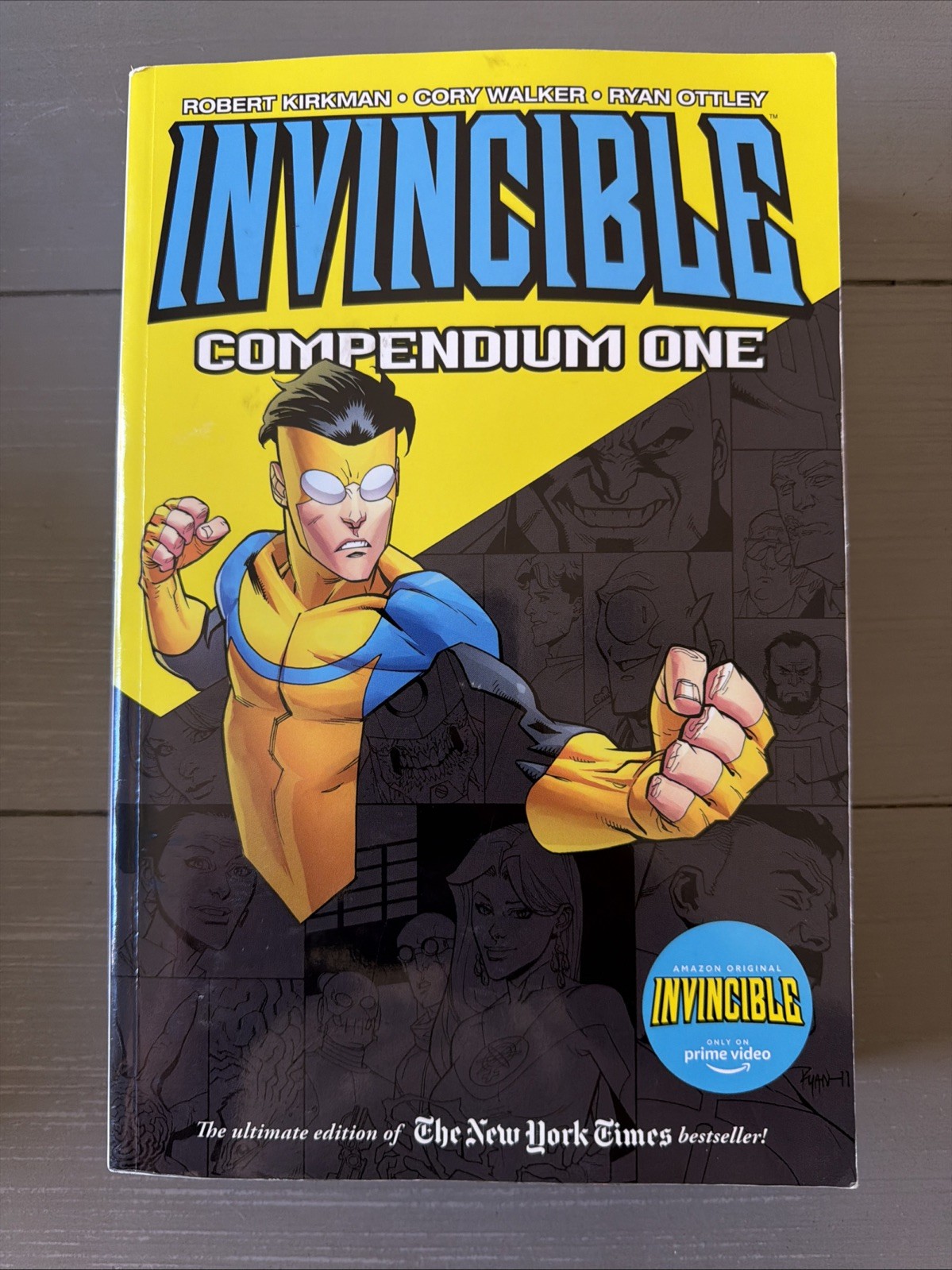 Invincible Compendium Volume 1 by Robert Kirkman (paperback)