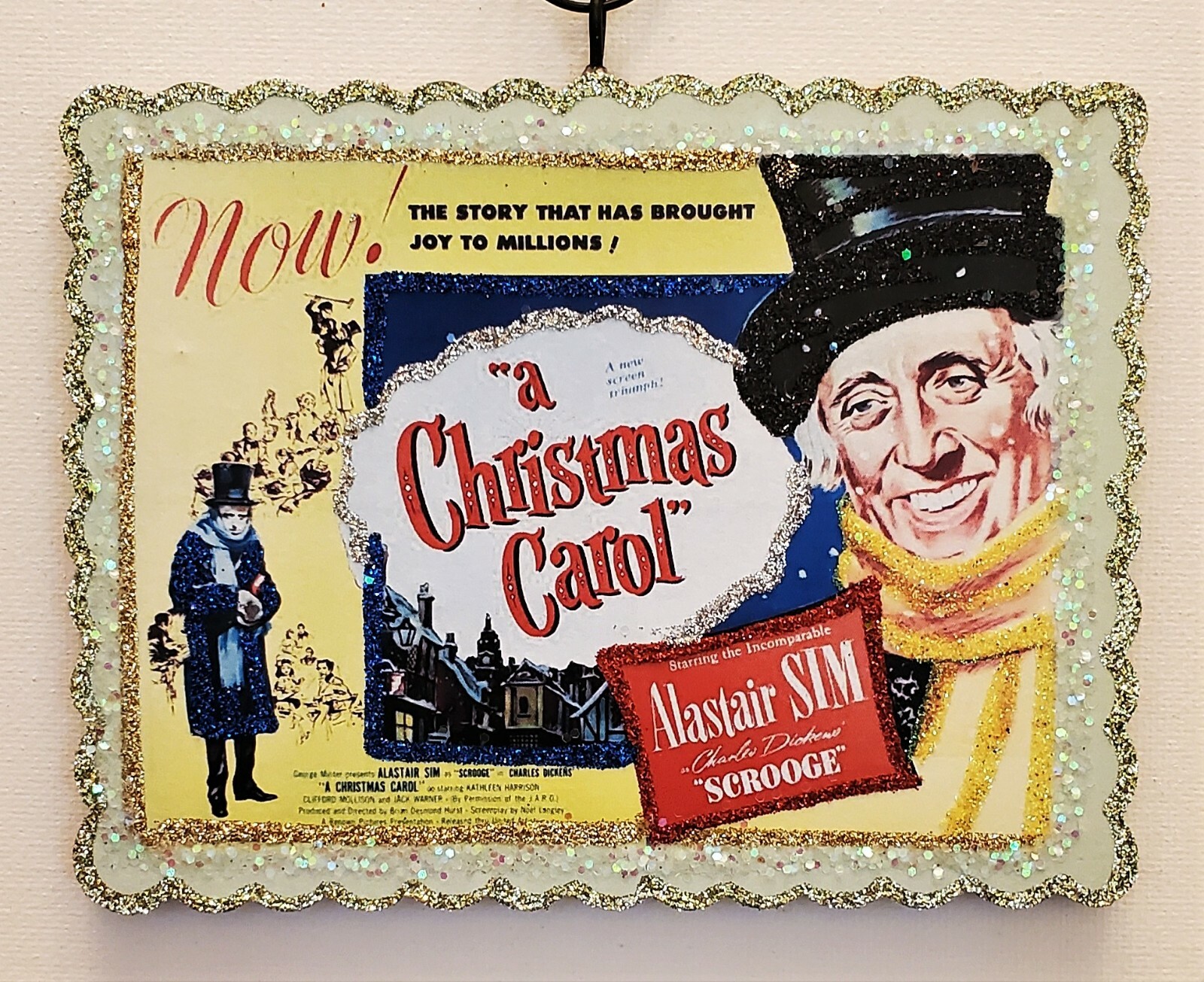 A CHRISTMAS CAROL, SCROOGE - ALASTAIR SIM * Glitter CHRISTMAS ORNAMENT * Vtg Img