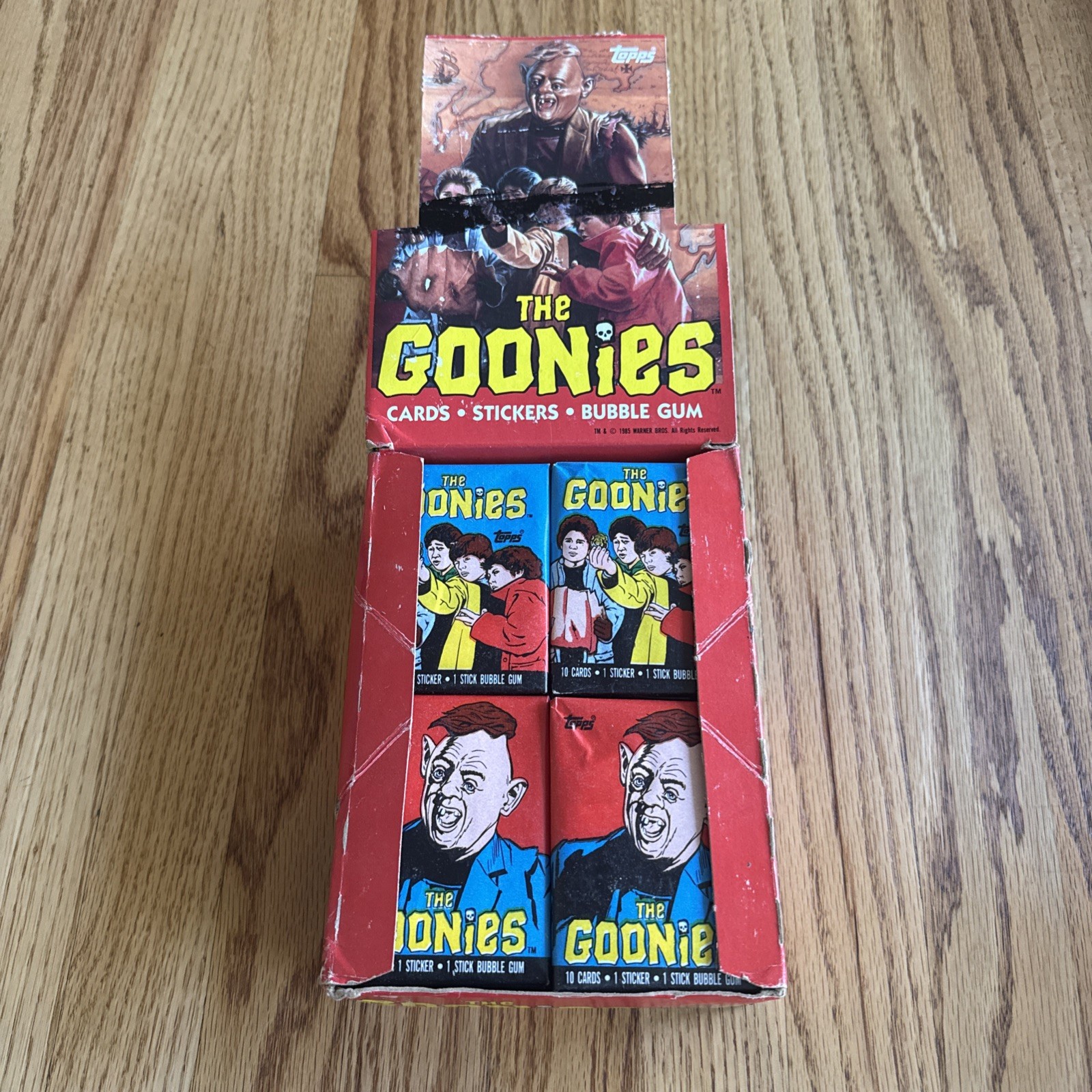 1x 1985 TOPPS The Goonies Sealed Wax Pack - 10 Cards + 1 Sticker Per Pack