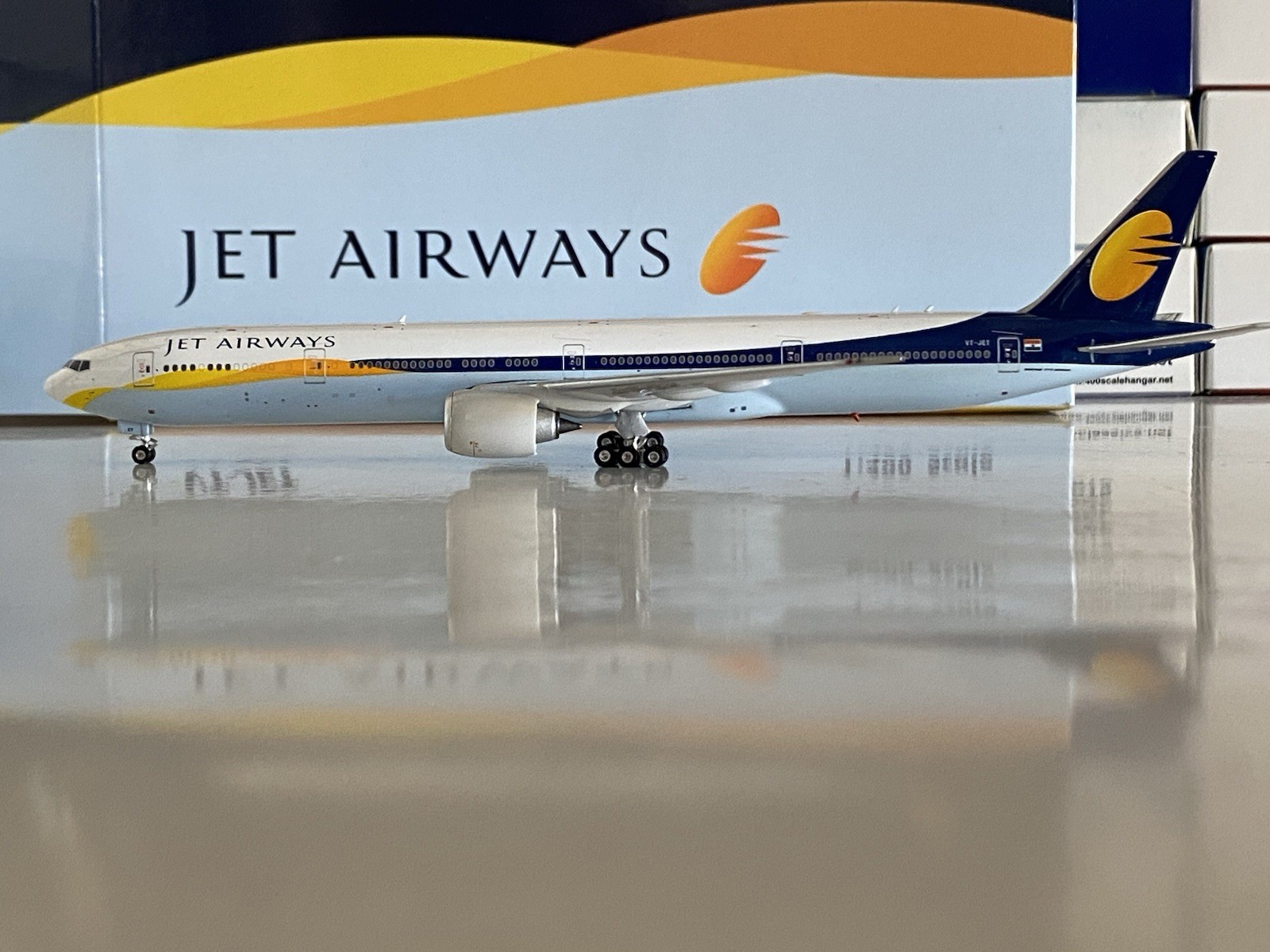 Phoenix Models Jet Airways Boeing 777-300ER 1:400 VT-JET PH404194
