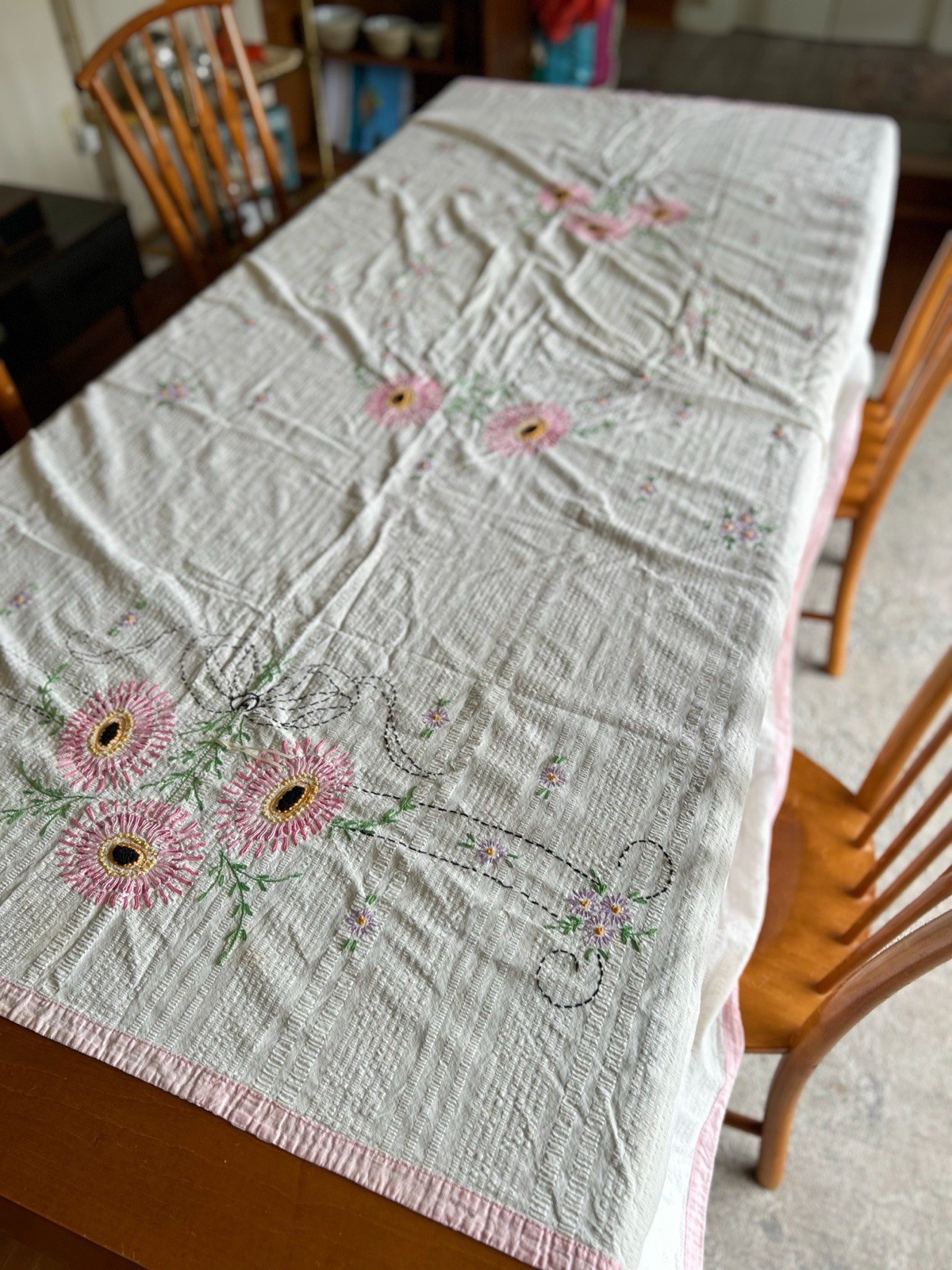 Vintage 40s/50s Chenille Bedspread Topper Cottagecore Pink Daises