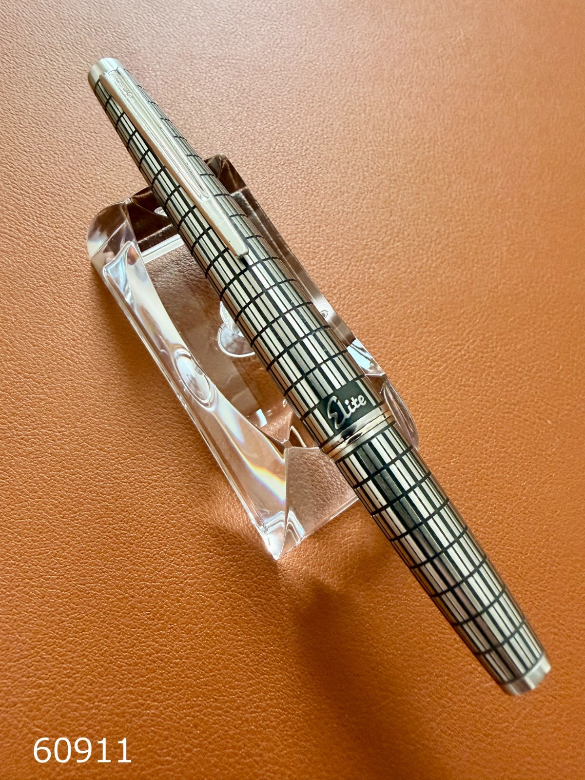VINTAGE 1975 PILOT Elite Fountain Pen Black Steel Grid 18K Nib-M H275 EXCELLENT