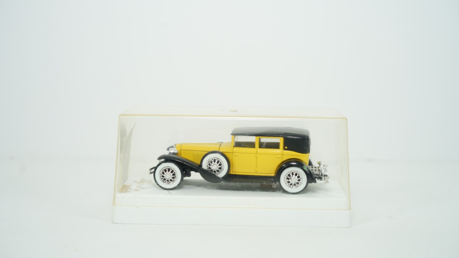 Solido 1/43 Diecast 1929 Cord L29 Yellow Sedan w/ Stickers No Box F79