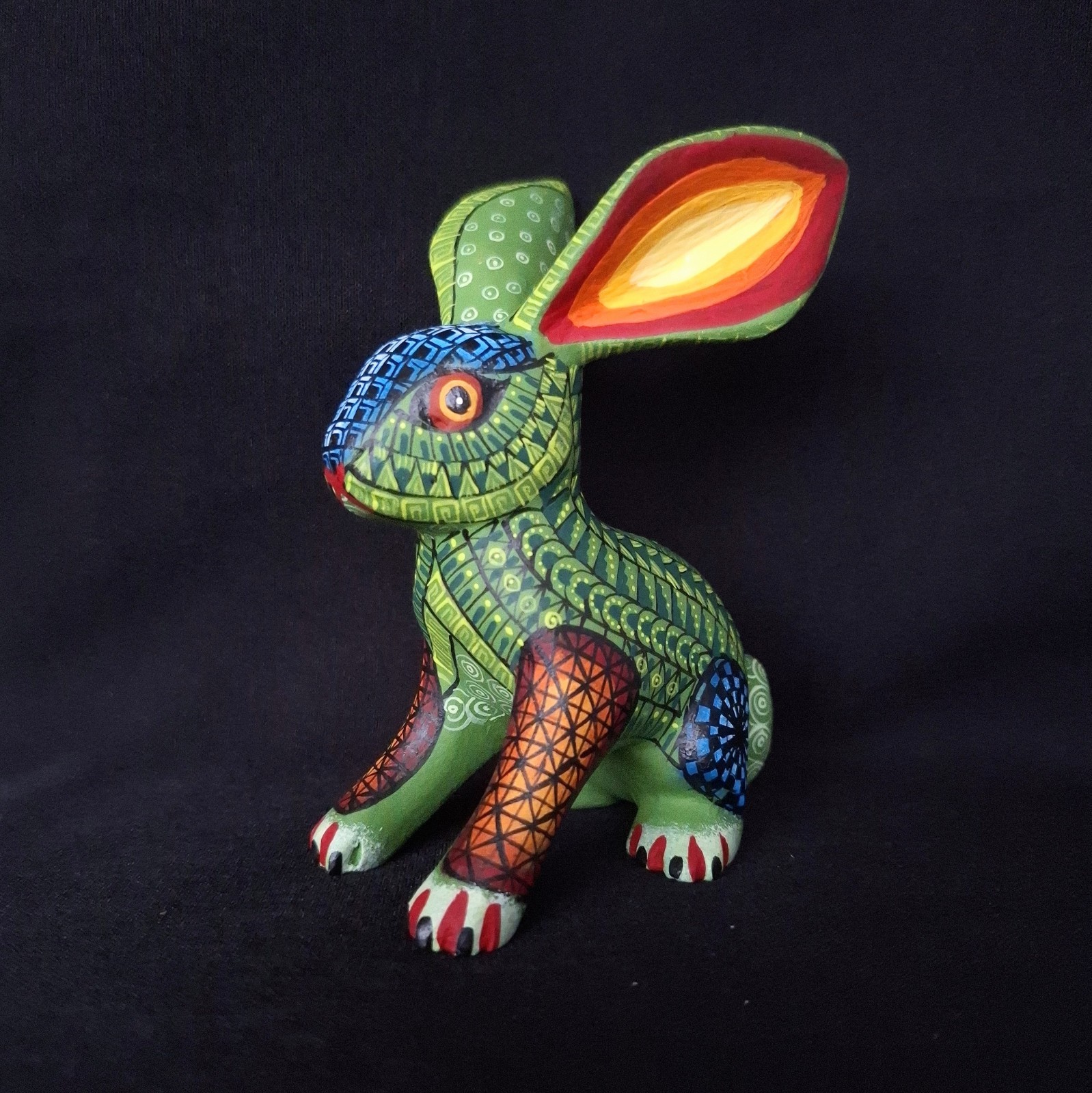 GORGEOUS OAXACAN WOOD CARVING RABBIT ALEBRIJE. MEXICAN FOLK ART.