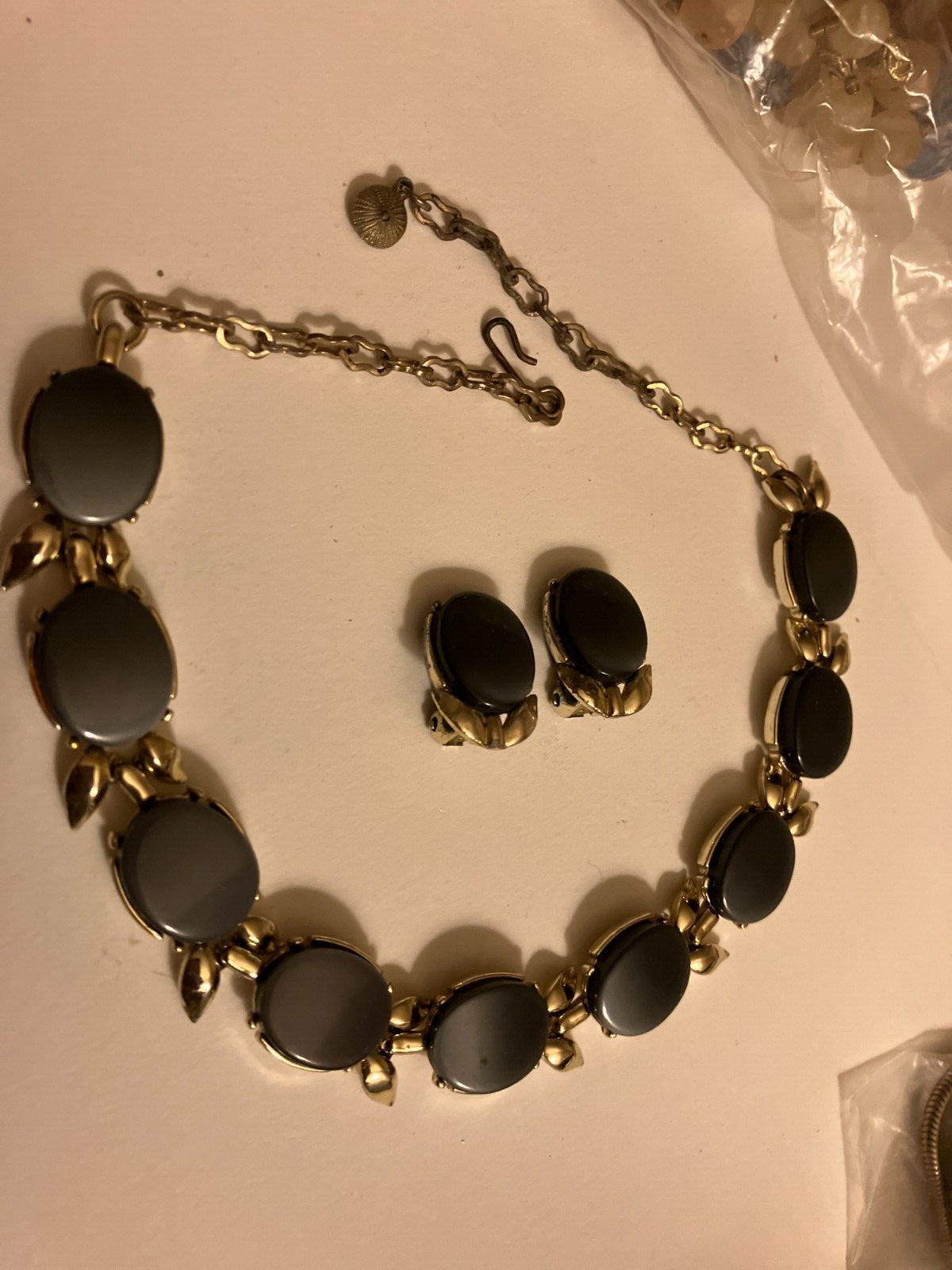 VINTAGE ESTATE DEMI THERMOSET NECKLACE AND CLIP ON EARRINGS