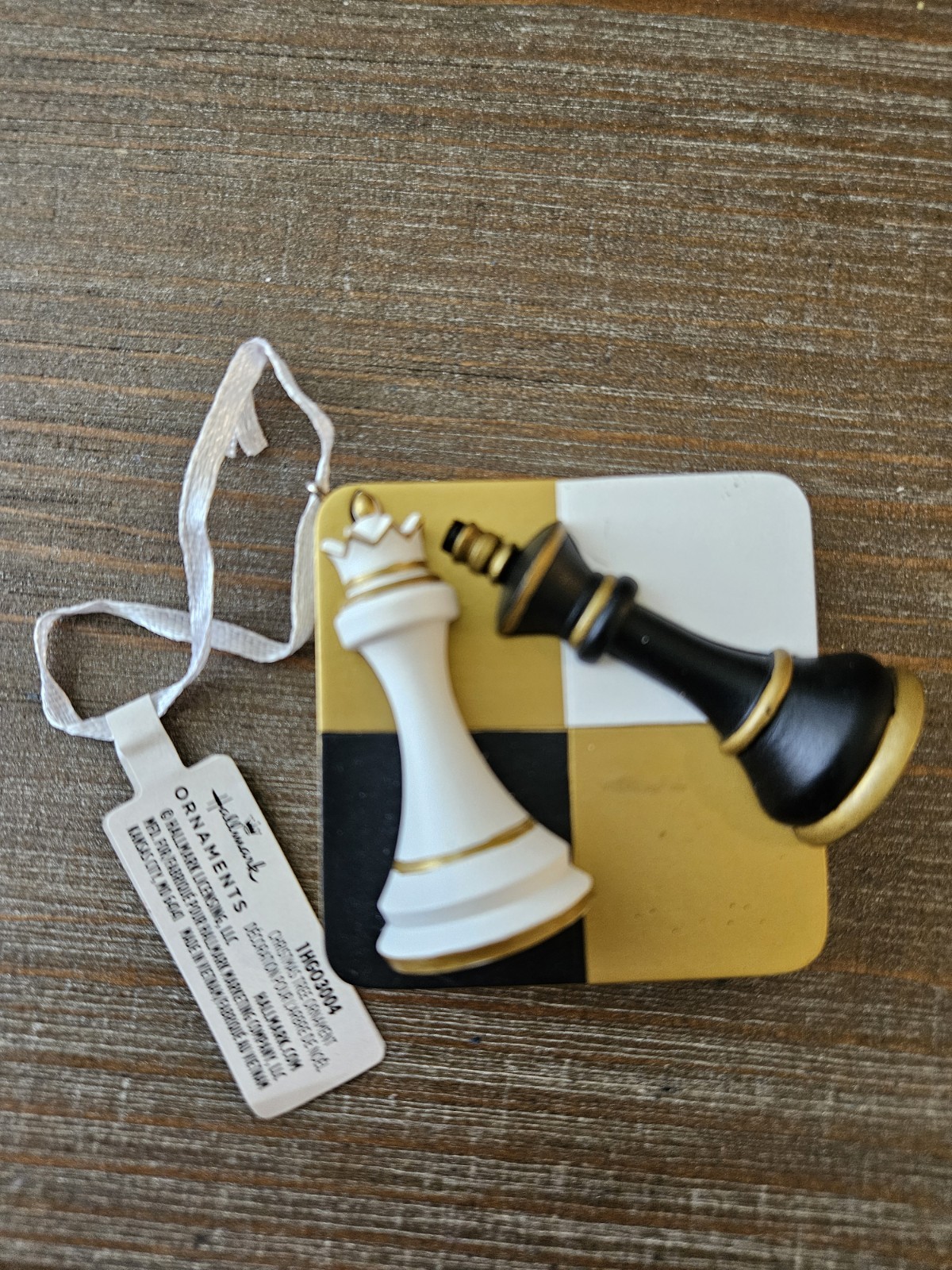 Chess Pieces Hallmark Ornament King Queen Black White New