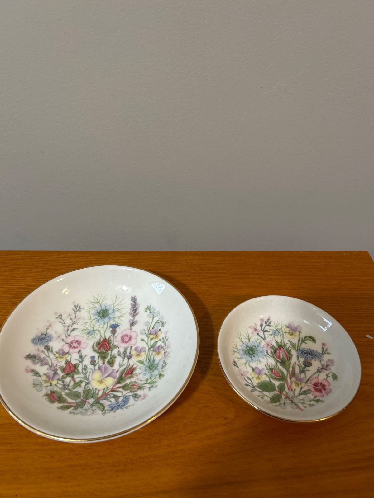 Set of 2 Aynsley Wild Tudor pin dish features a delicate floral pattern and a cl