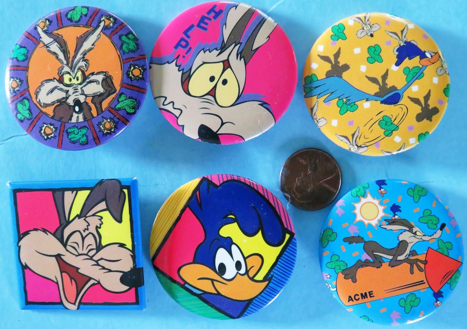 '93 BUTTON LOT of 6 vtg Looney Tunes ROAD RUNNER vs. Wile E. Coyote nemesis Acme