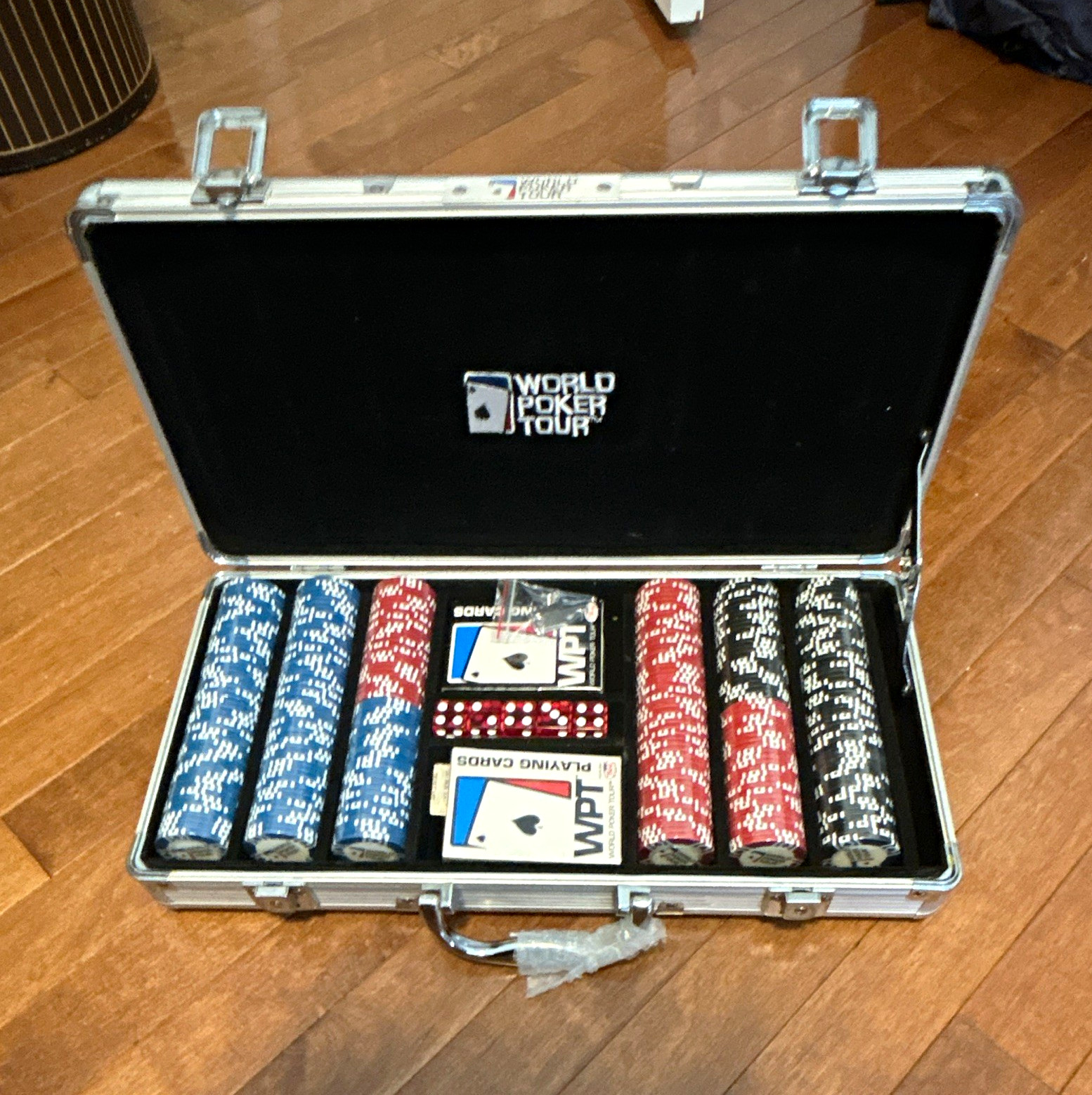 World Poker Tour WPT Poker Chip Set w/ Aluminum Case, Playing Cards & Dice