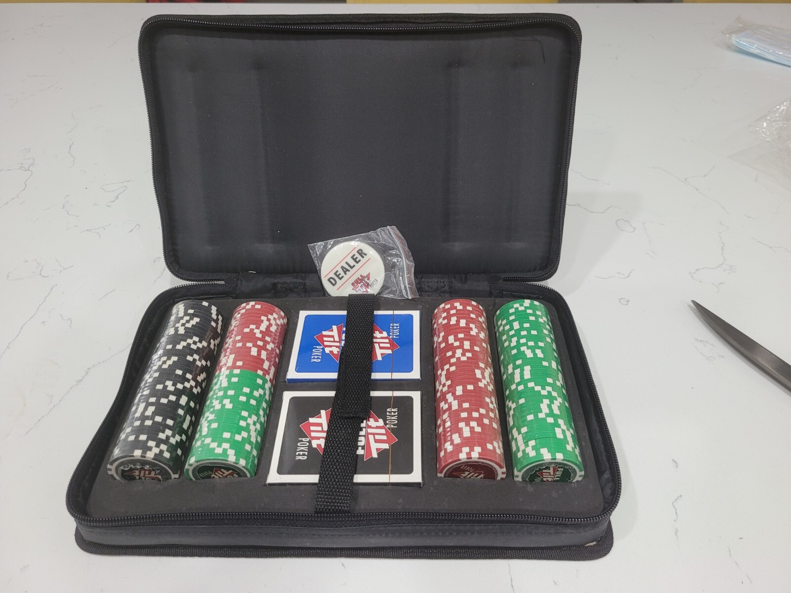 NEW FULL TILT 152 Pc  POKER SET w/TRAVEL CASE & CARRY HANDLE 2-DECKS OF CARDS