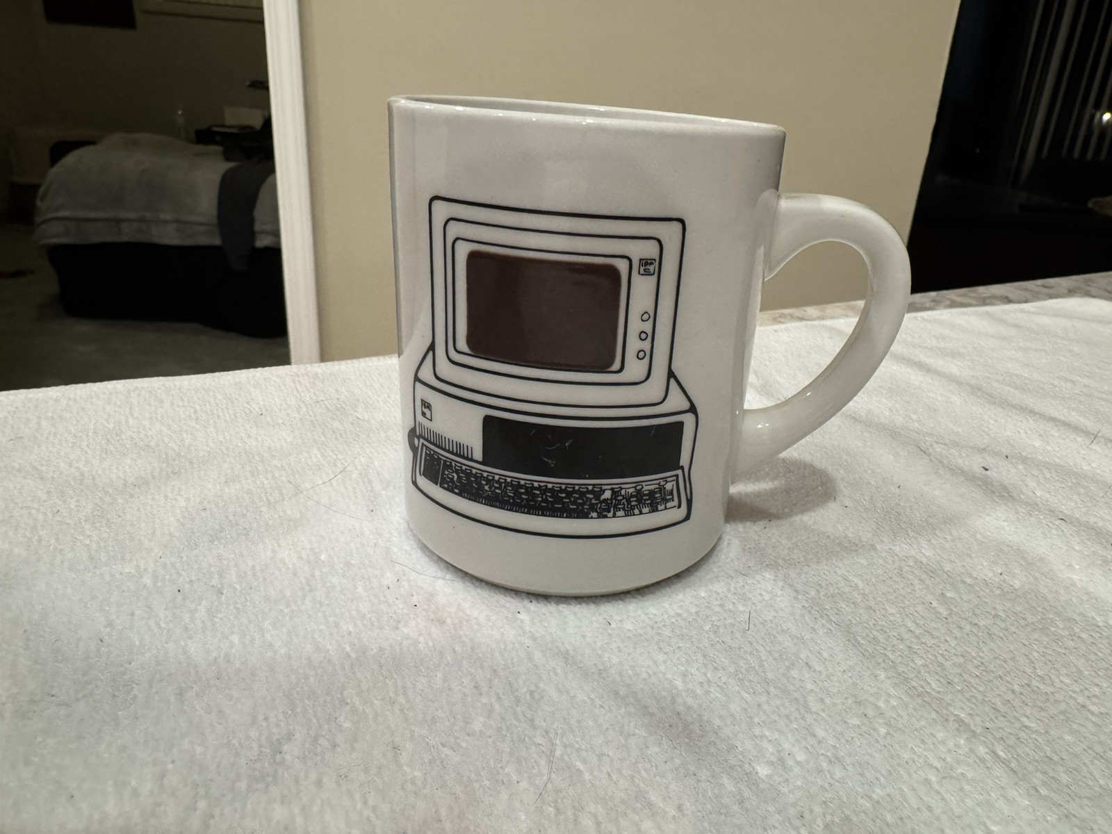 Vintage IBM Computer Mug W/ IBM PC Computer W/ Hidden Message O/E RARE * B173