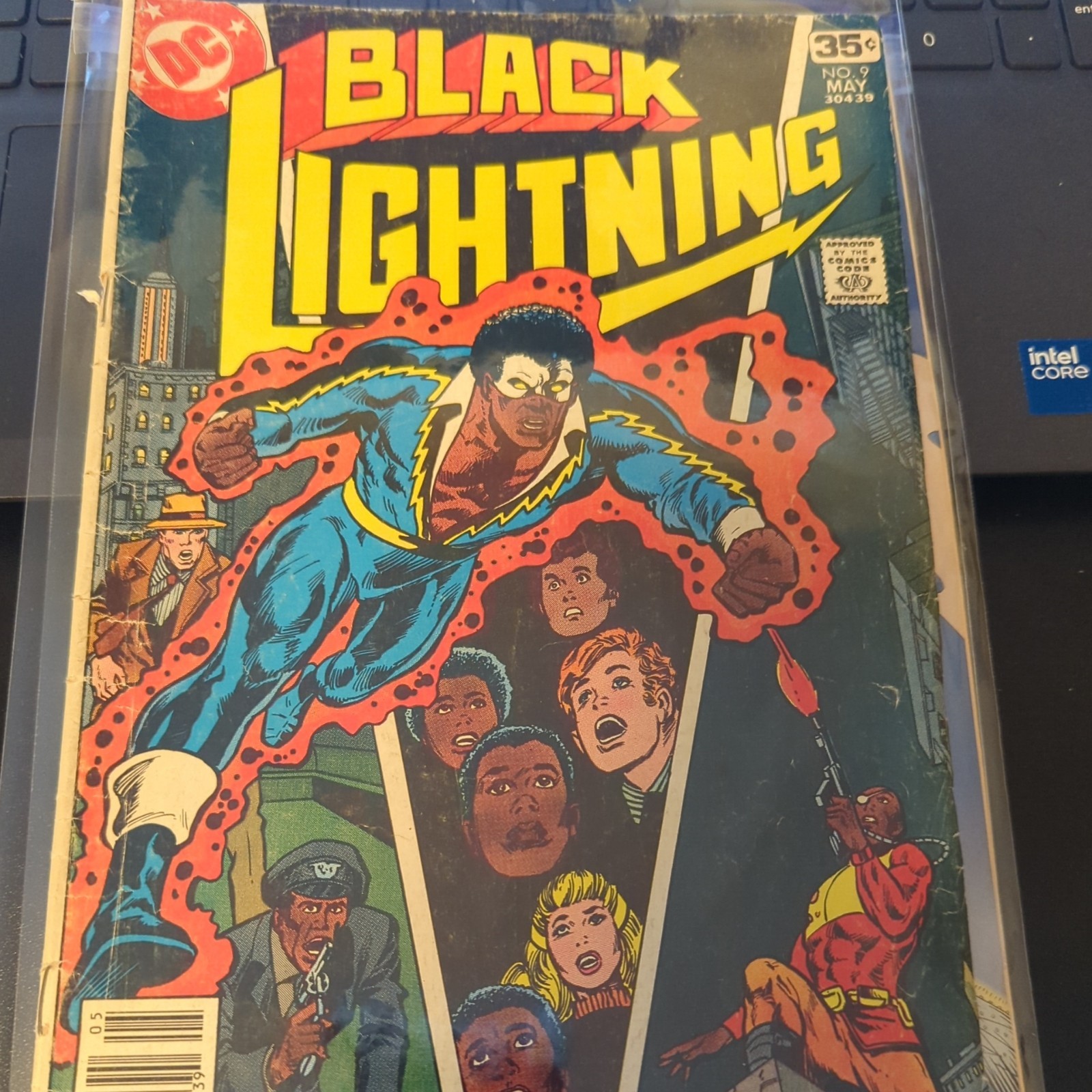 Black Lightning #1 DC 1977 First Issue Jefferson Pierce Comic