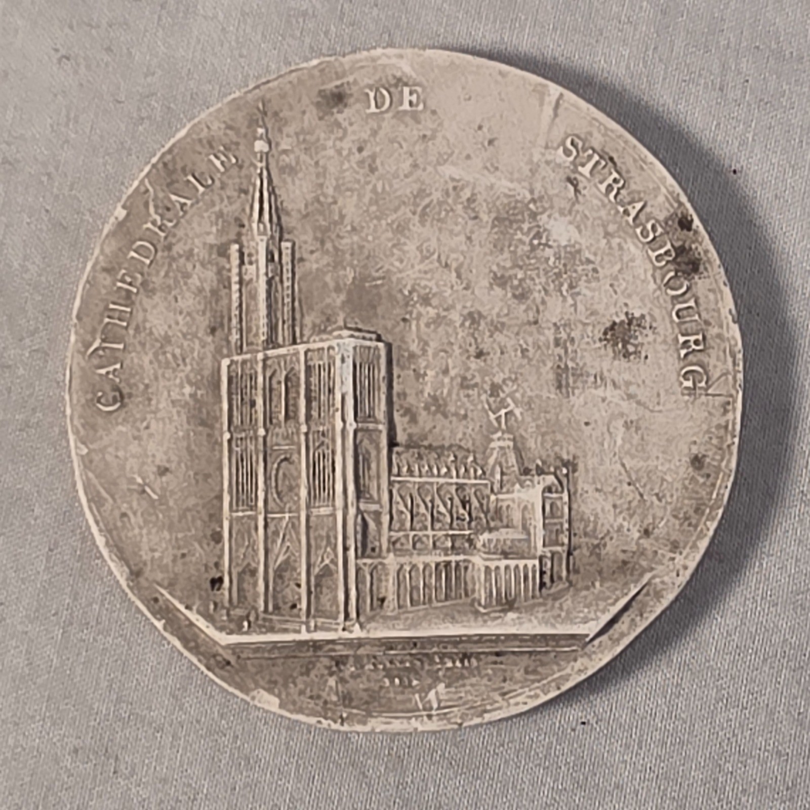 Vintage Cathedrale De Strasbourg Cast Plaster Medallion Plaque 2 Inch Diameter