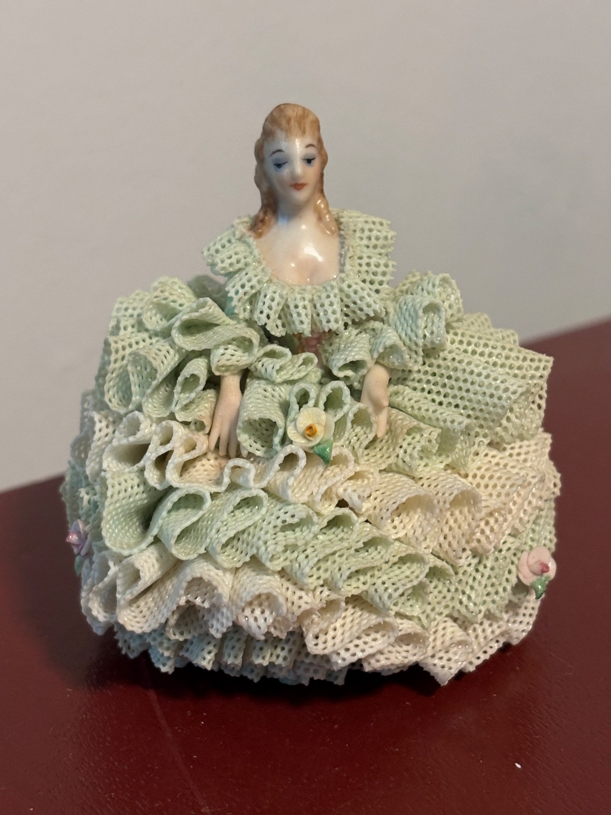 irish dresden porcelain lace figurine “Anna” emerald collection
