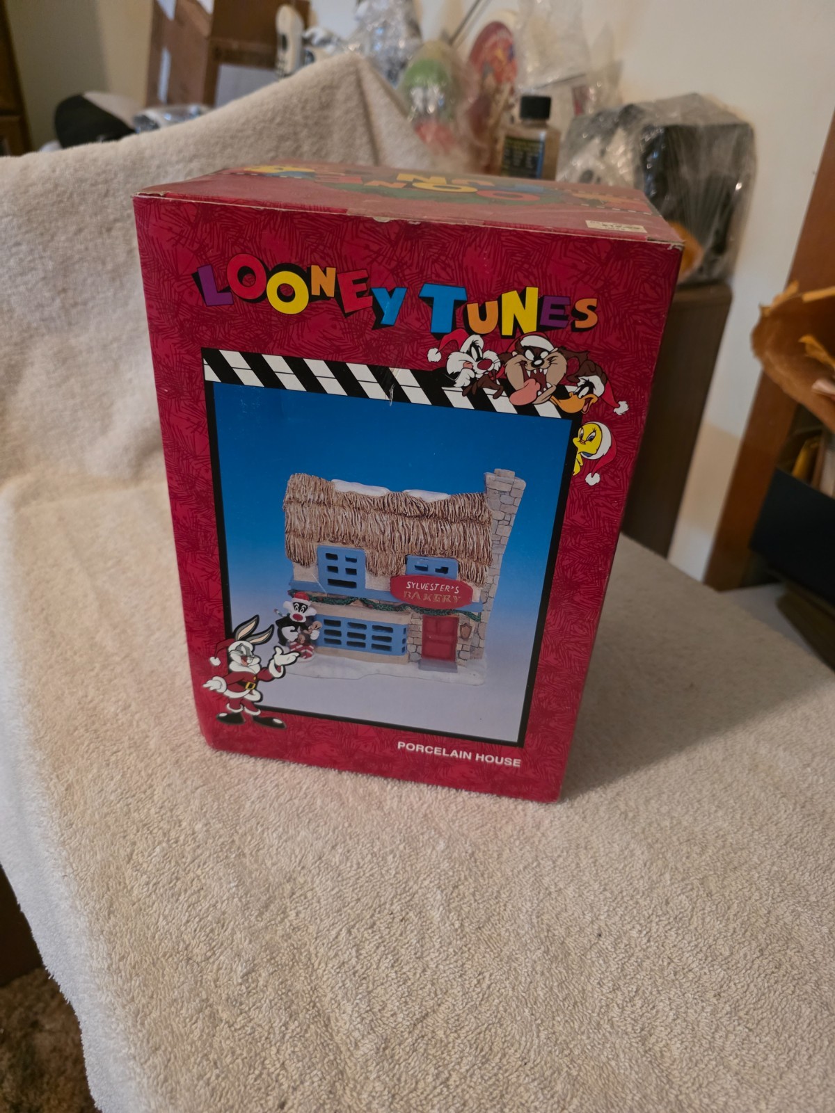 Vintage Looney Tunes 1996 Sylvester’s Bakery Lighted Porcelain House With Box