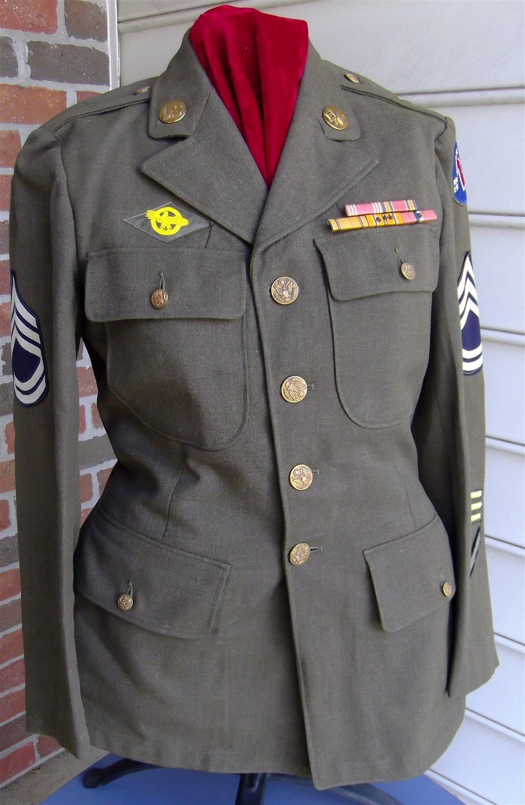 WW2 U.S Army 4 Pocket Coat: Tech Sgt., Pacific Ocean Areas Command, Signal Corps