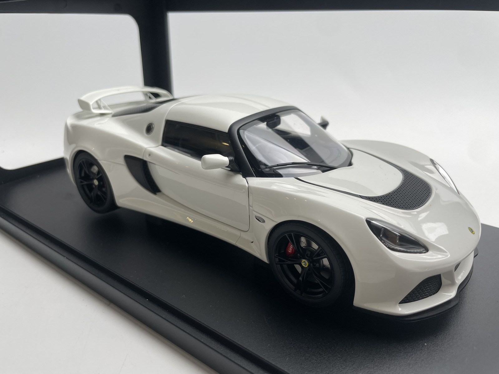 Autoart 1:18 Lotus Exige S white alloy model car