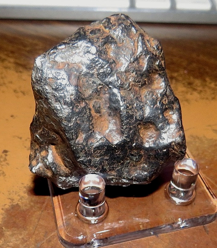 153 gm . CANYON DIABLO IRON METEORITE  AAA GRADE ARIZONA  .34+ LBS STAND