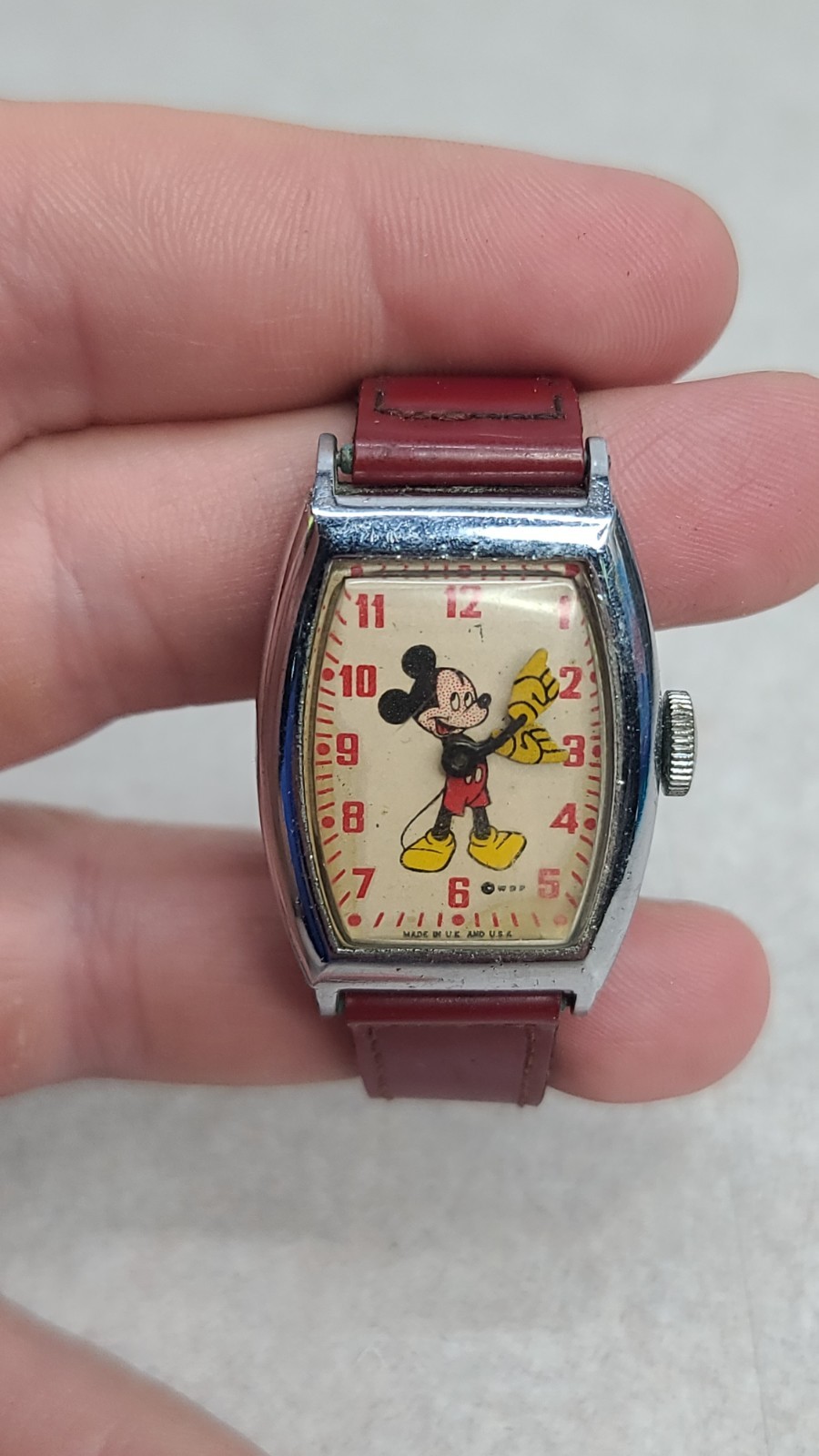 Vintage 1940s US Time MICKEY MOUSE WATCH Red Band Walt Disney Productions